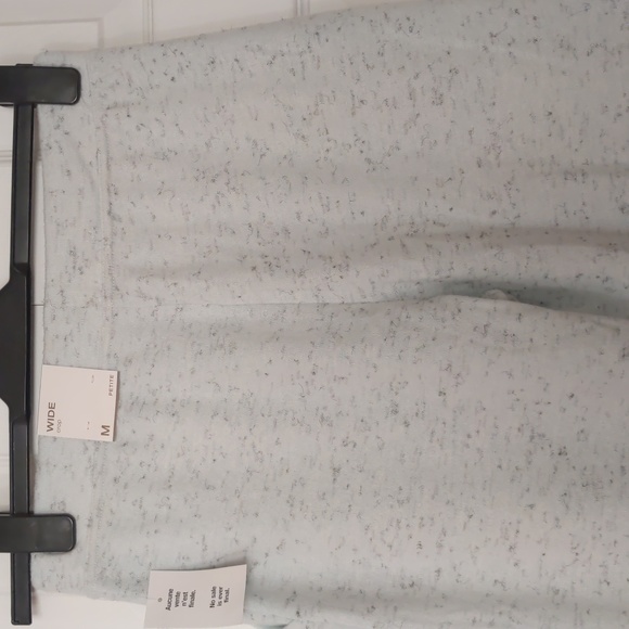 CLEO NWT Wide Pale blue Crop pants with a design  Size M Petites - Picture 9 of 11